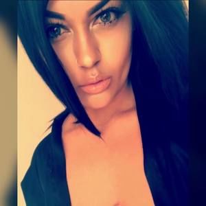 Meet your Posher, Laura victoria